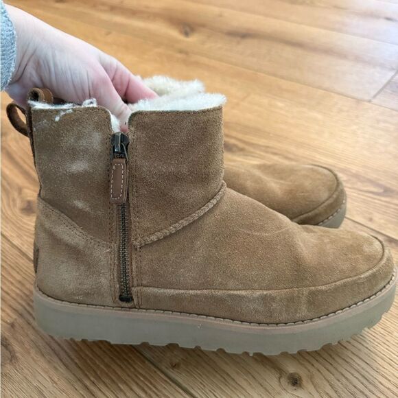 UGG Classic Mini Boots – Size 8, Fur Lined - Picture 7 of 9